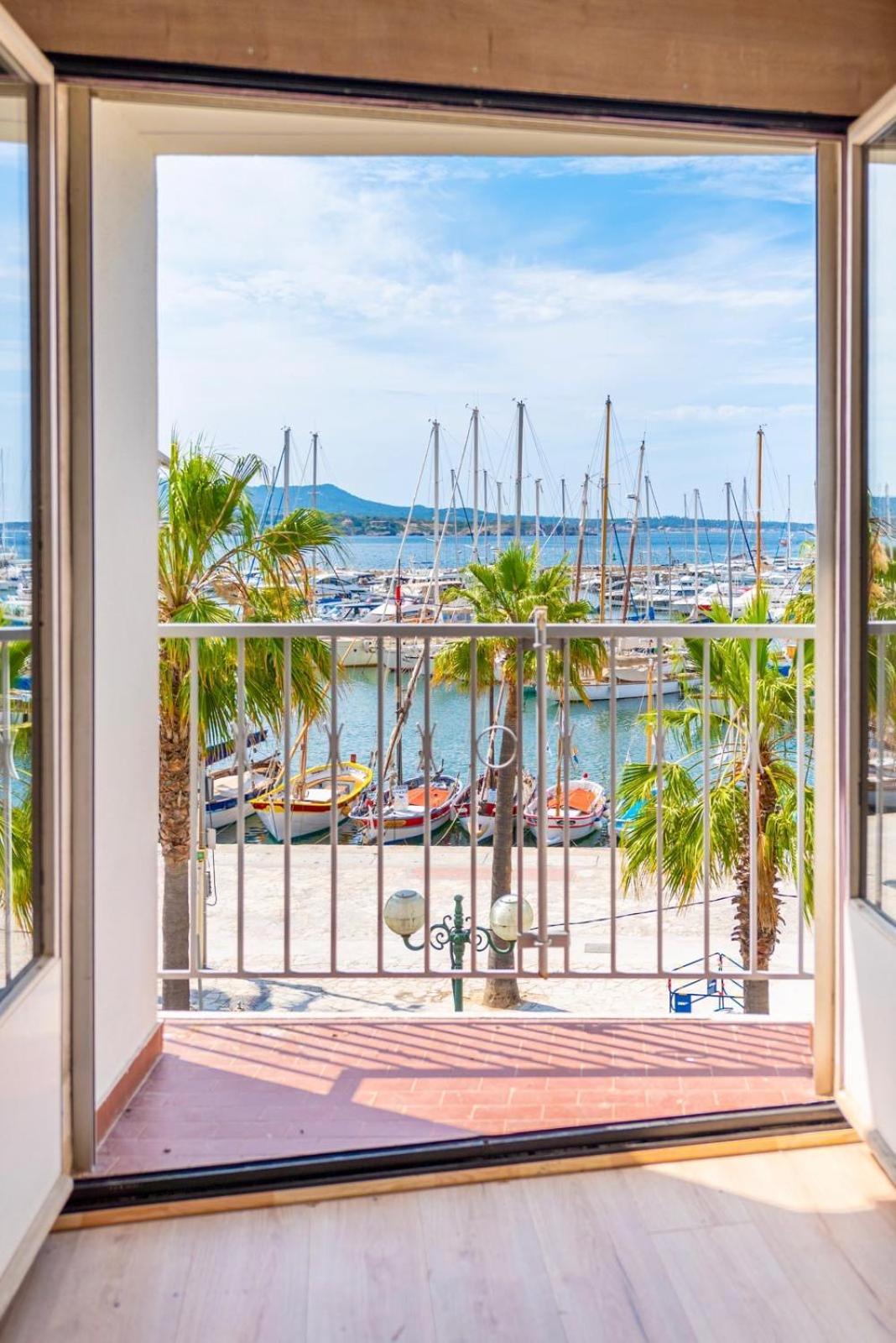 Au Port De Sanary-sur-Mer
